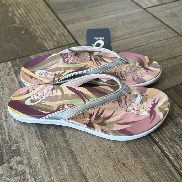 Olukai Women's Ho'Opio Hau flip flops in Silver/Pineapple size 5 - Picture 4 of 11